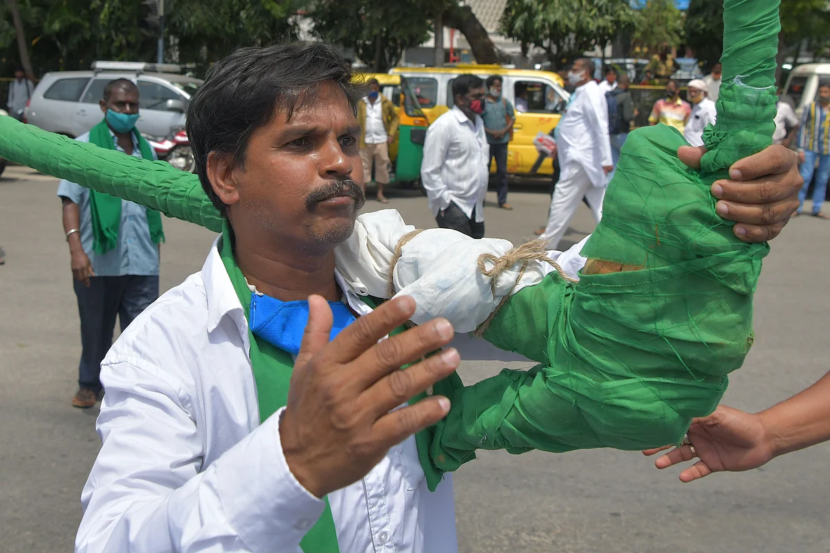 Karnataka Bandh: Farmers protest contentious Farm Laws; Yediyurappa says 'wait and see how new Act will help them in long run'