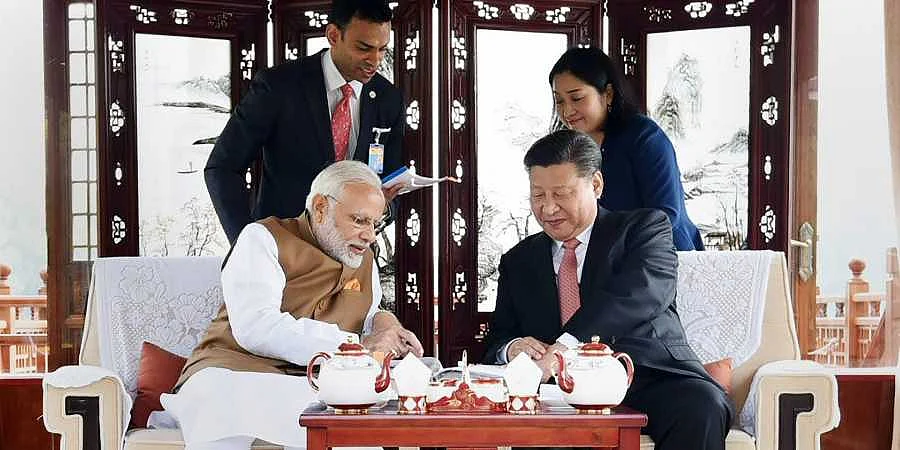 PM Modi enjoys a cup of tea with Xi Jingping