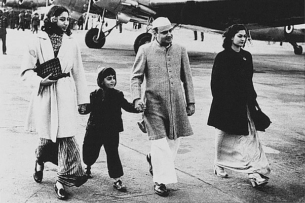Feroze Gandhi with a young Rajiv and others at New Delhi’s Palam airport.