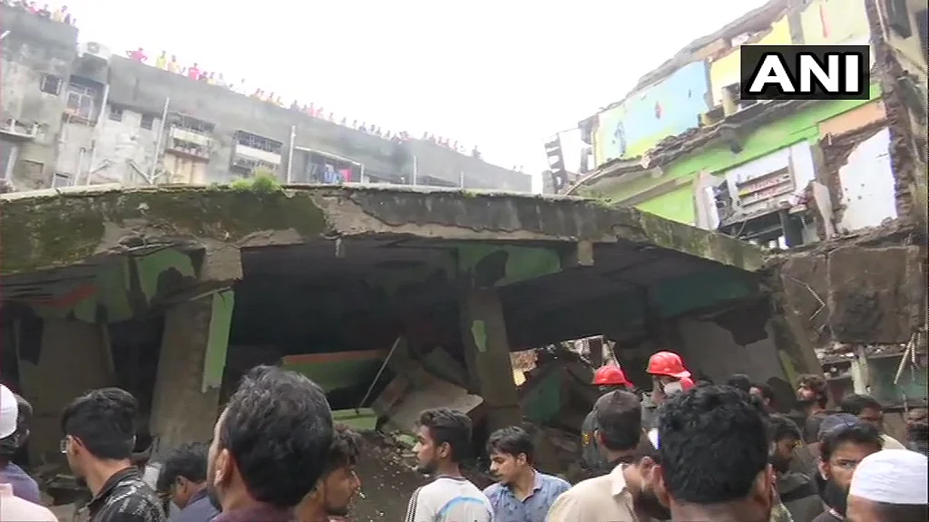 At least 10 dead in Bhiwandi Building Collapse: Check out pics and video s of rescue operation