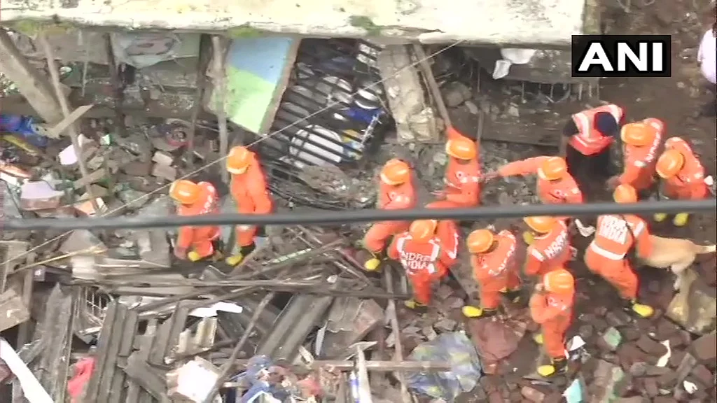 At least 10 dead in Bhiwandi Building Collapse: Check out pics and video s of rescue operation