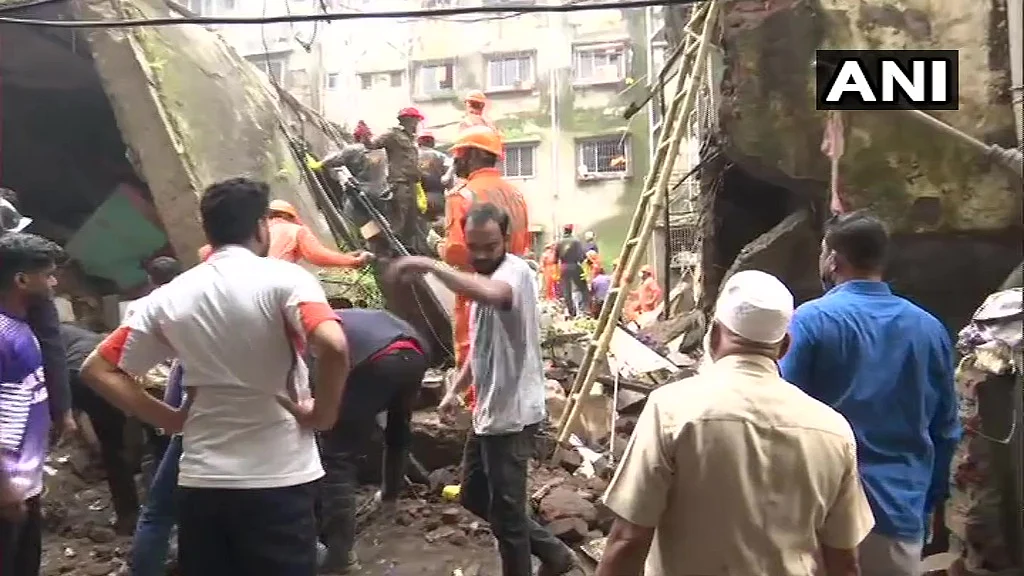 At least 10 dead in Bhiwandi Building Collapse: Check out pics and video s of rescue operation