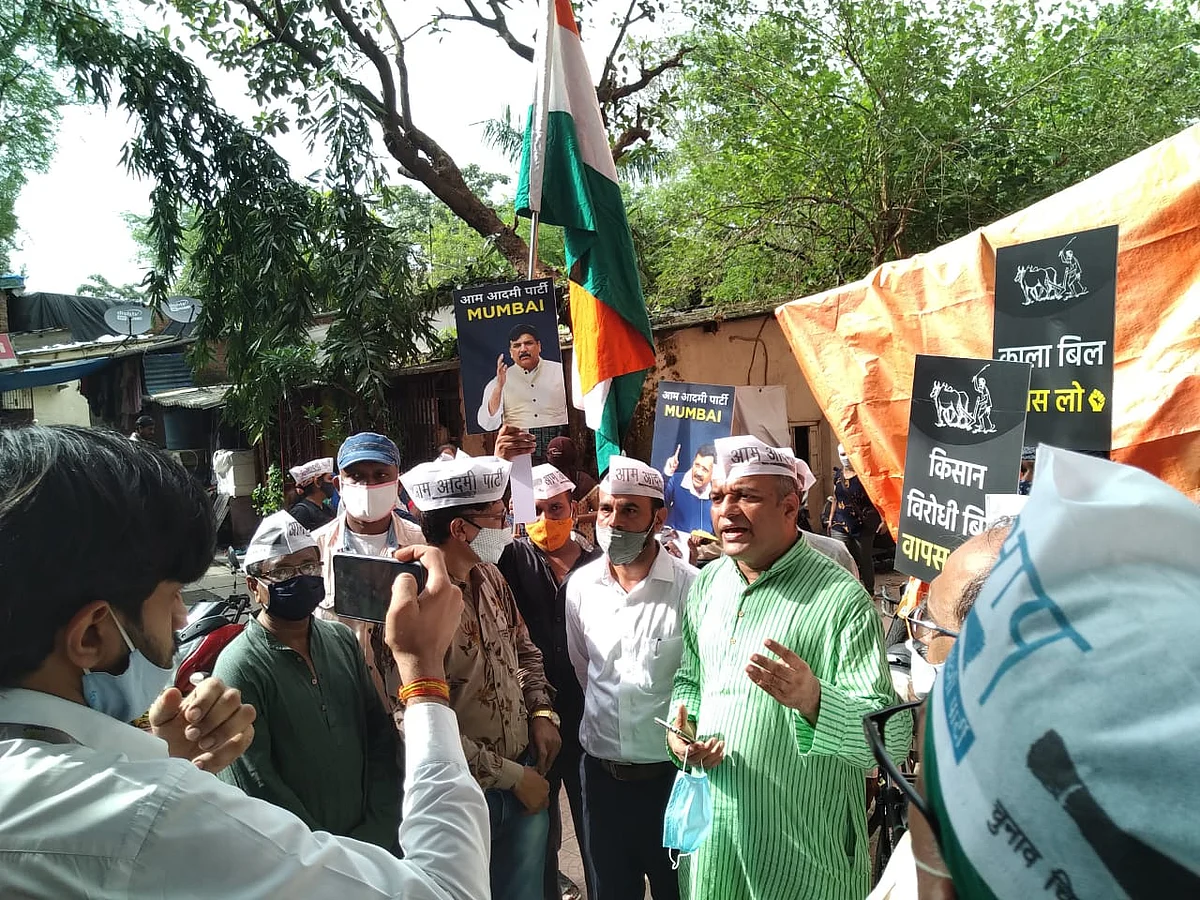 AAP Mumbai protests anti-farmer farm bills ; continues well attended 'bike rally' to Chaityabhoomi despite Police detention