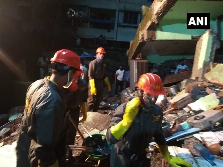 At least 10 dead in Bhiwandi Building Collapse: Check out pics and video s of rescue operation