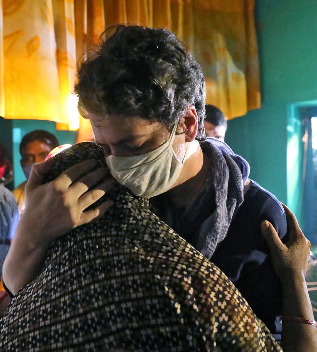 Priyanka Gandhi hugged the victim's mother who was weeping.
