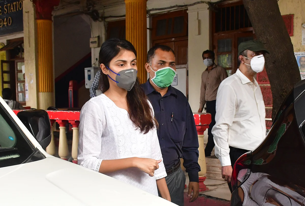 In Pics: Rhea Chakraborty arrives at Santacruz police station, a day after her release