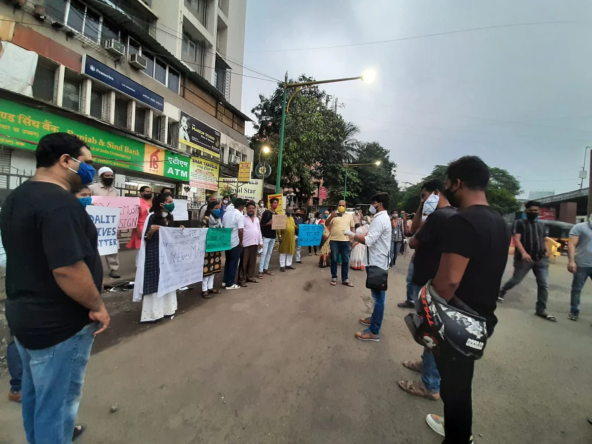 Thane: Citizens hold protest over Hathras incident demanding justice for the 19-year-old Dalit girl