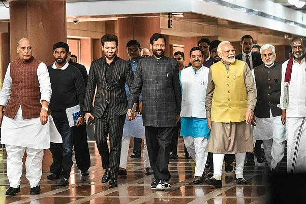 Ram Vilas Paswan with PM Modi and other NDA leaders