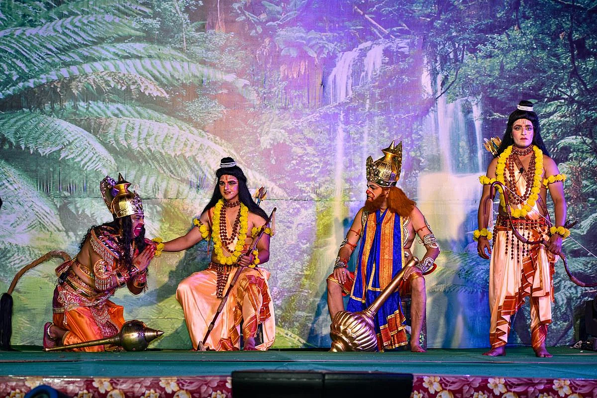 'Hindi ka apmaan': Video of Manoj Tiwari saying 'ek second' at Ayodhya's Ramlila has netizens go ROFL