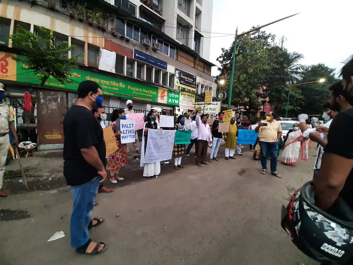 Thane: Citizens hold protest over Hathras incident demanding justice for the 19-year-old Dalit girl