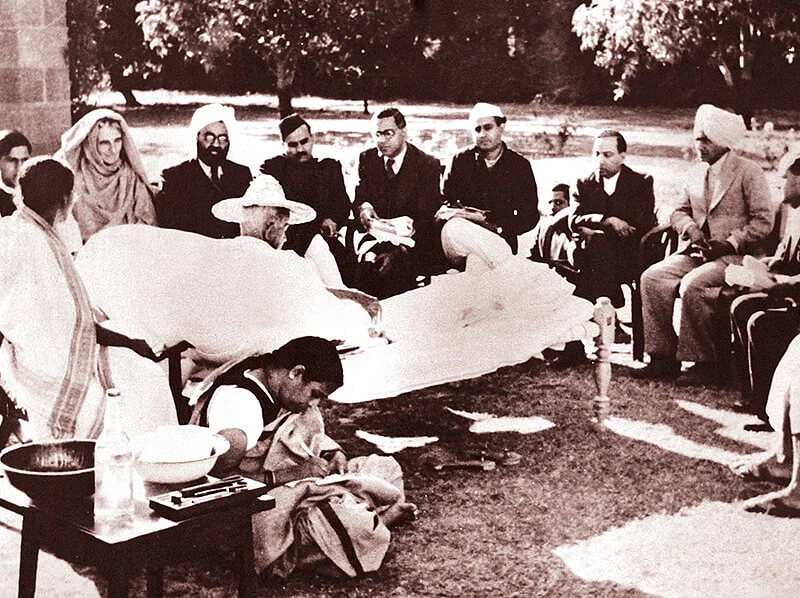 Gandhi in Birla House with members of new government