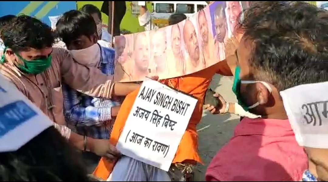 Mumbai: AAP holds protest against UP's 'Ravan-raj' at Azad Maidan