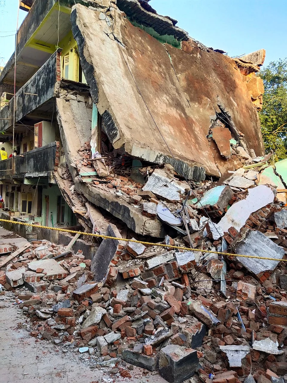 Two storey building collapses in Dombivli; residents have a narrow escape