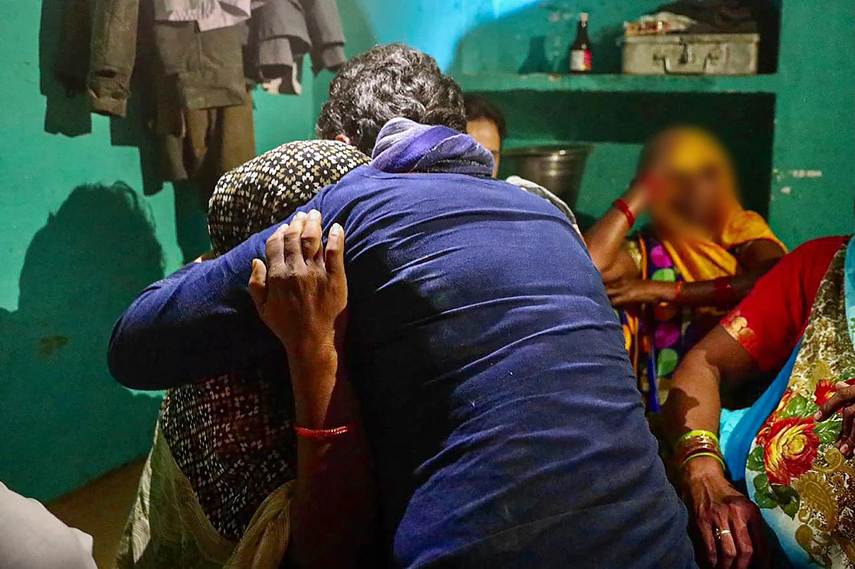 Uttar Pradesh, Oct 03 (ANI): Congress leader Priyanka Gandhi Vadra meeting the Hathras victims family & extending the deepest condolences at village Boolgarhi in Hathras district on Saturday