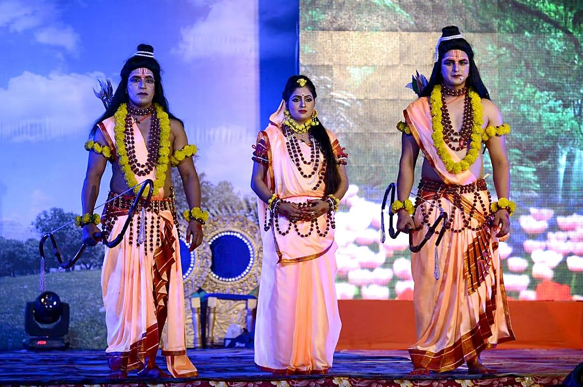 'Hindi ka apmaan': Video of Manoj Tiwari saying 'ek second' at Ayodhya's Ramlila has netizens go ROFL