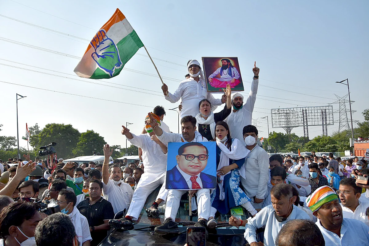 Congress workers stopped at Delhi-Noida flyway on Saturday. Congress leaders Rahul Gandhi and Priyanka Gandhi Vadra with other leaders are en route to Hathras in Uttar Pradesh to meet the family of the alleged gangrape victim.