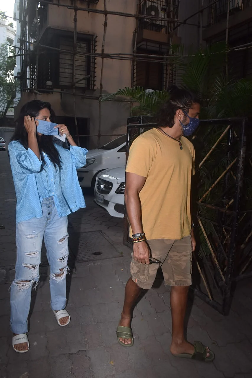 Farhan Akhtar, Shibani Dandekar, Zoya Akhtar, Satish Kaushik snapped at Javed Akhtar's house in Juhu