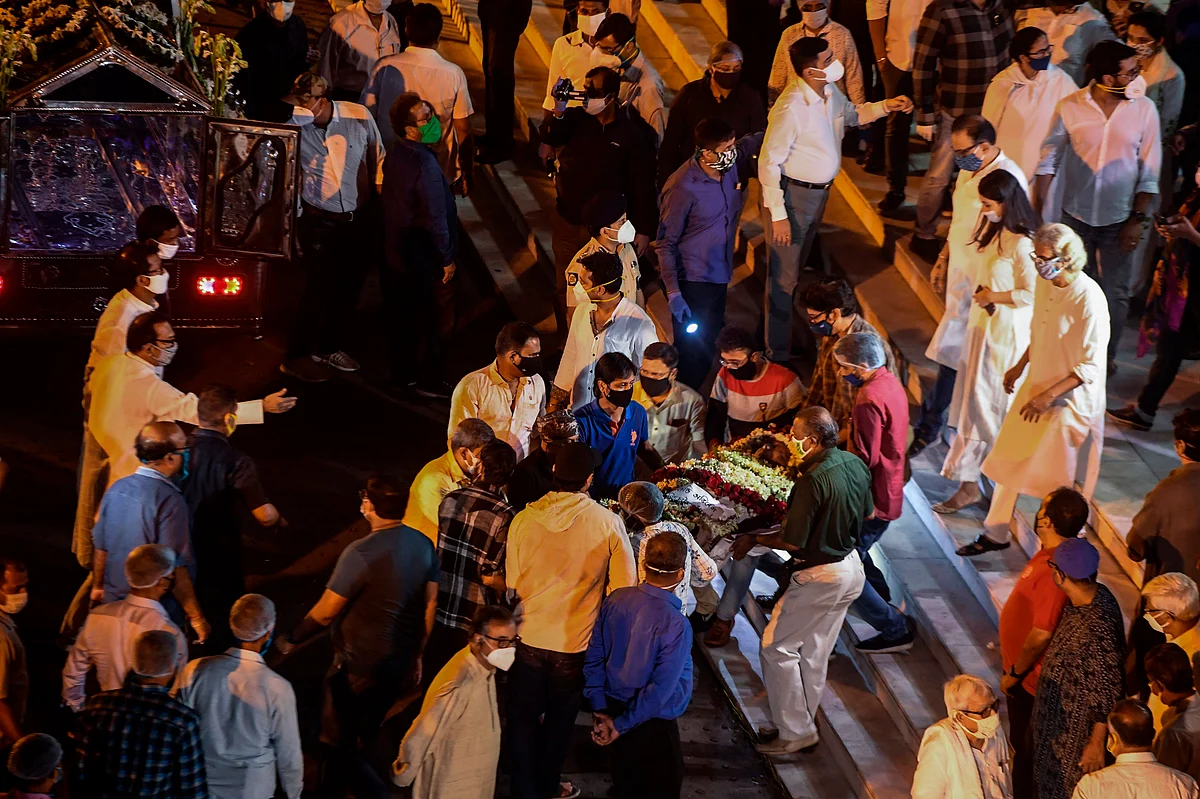 In Pics: Bengal bids tearful farewell to Soumitra Chatterjee