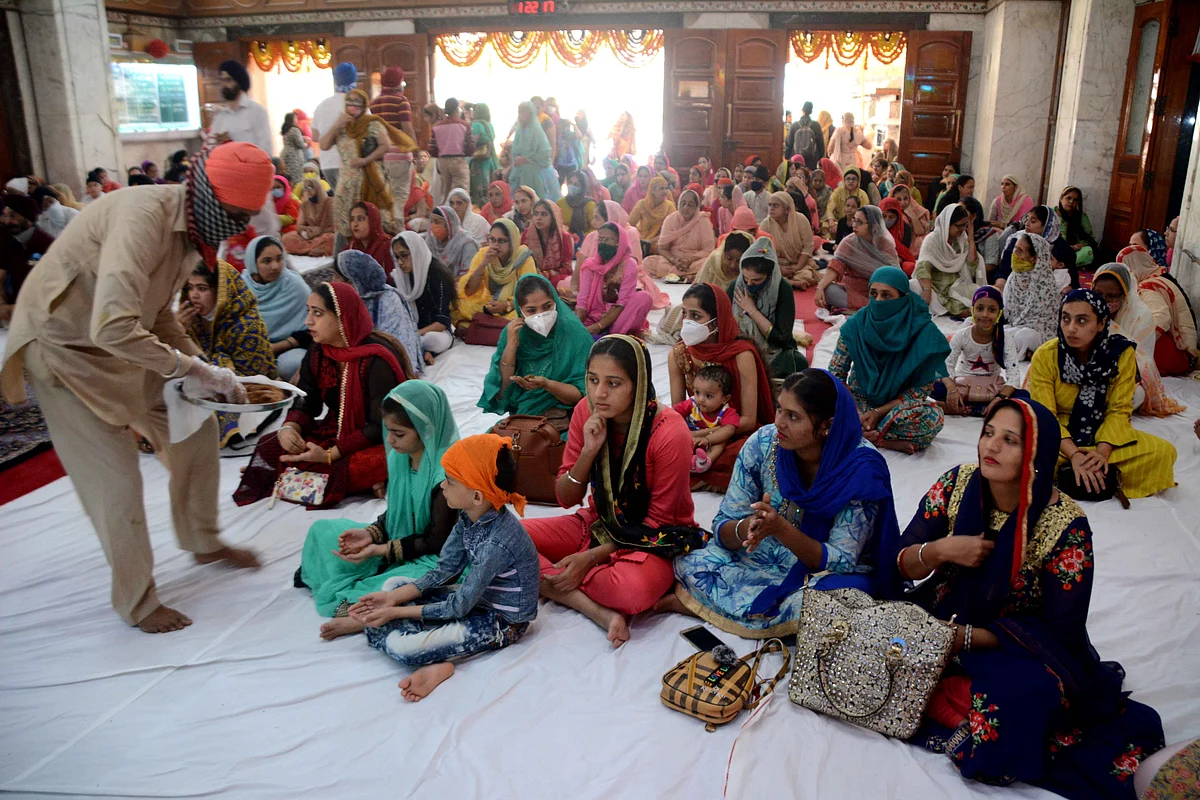 In Pics: How Mumbaikars celebrate Guru Nanak Jayanti amid pandemic