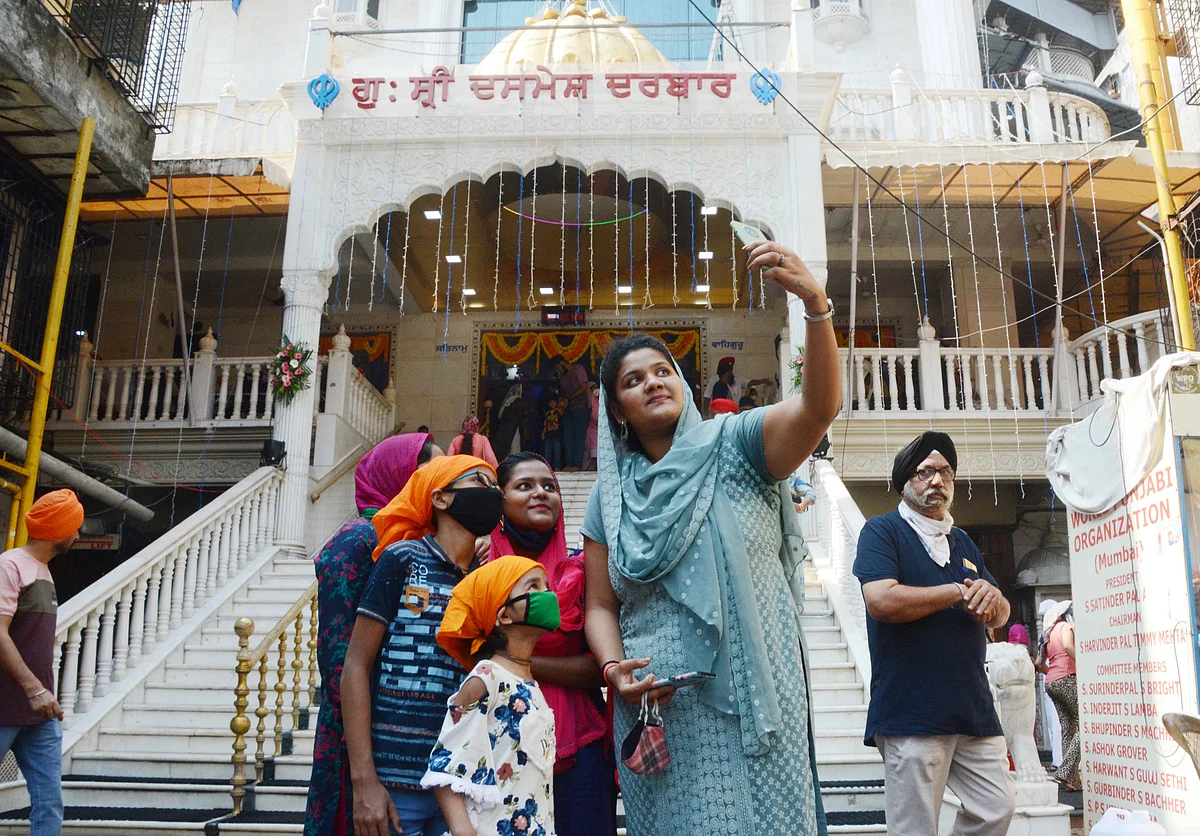 In Pics: How Mumbaikars celebrate Guru Nanak Jayanti amid pandemic