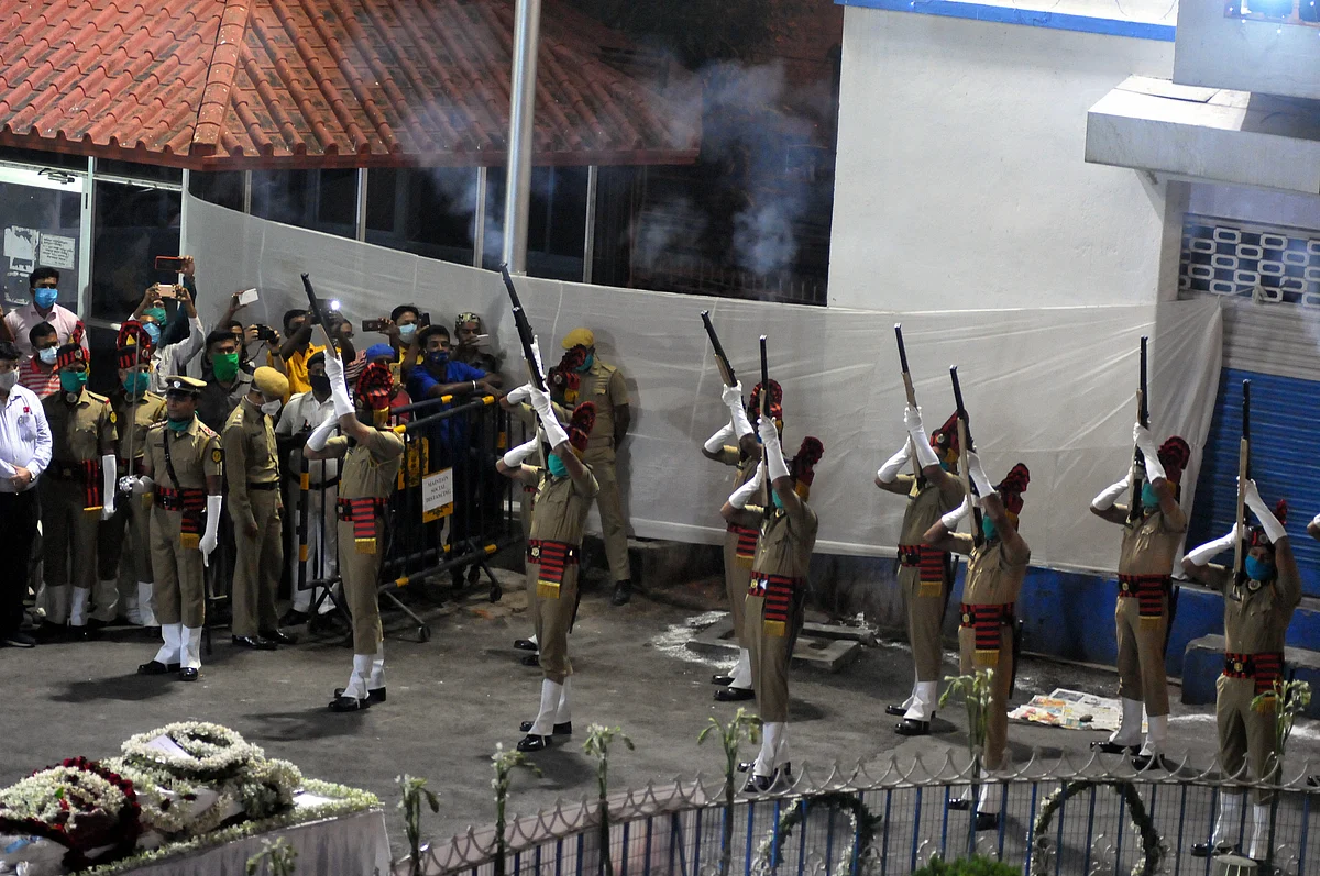 In Pics: Bengal bids tearful farewell to Soumitra Chatterjee