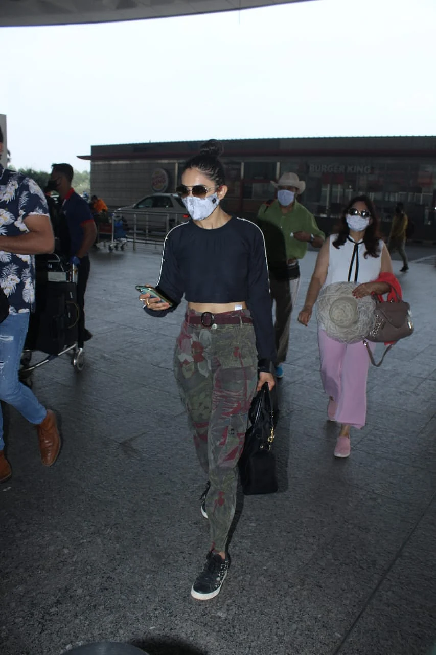 Rakul Preet with parents at the airport.