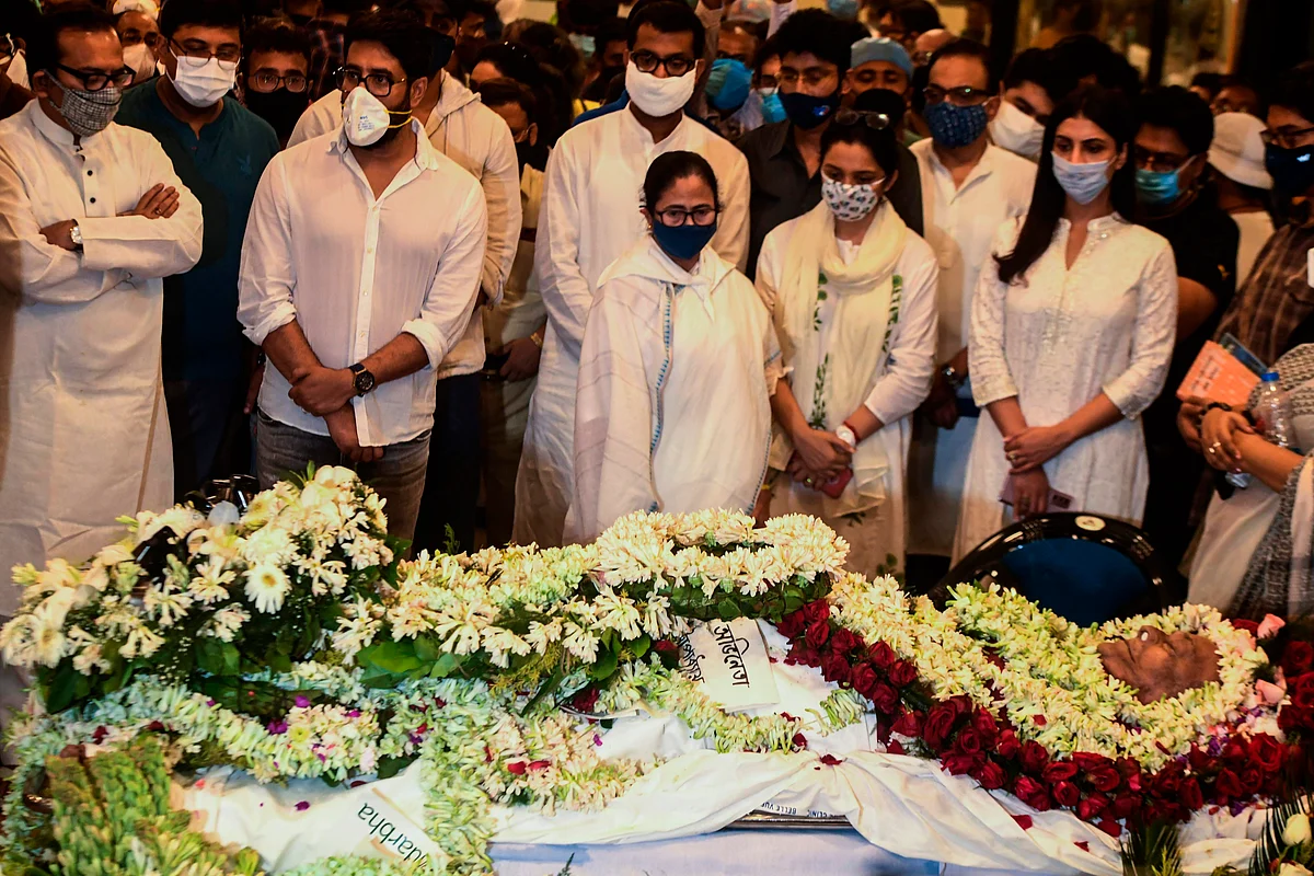 In Pics: Bengal bids tearful farewell to Soumitra Chatterjee