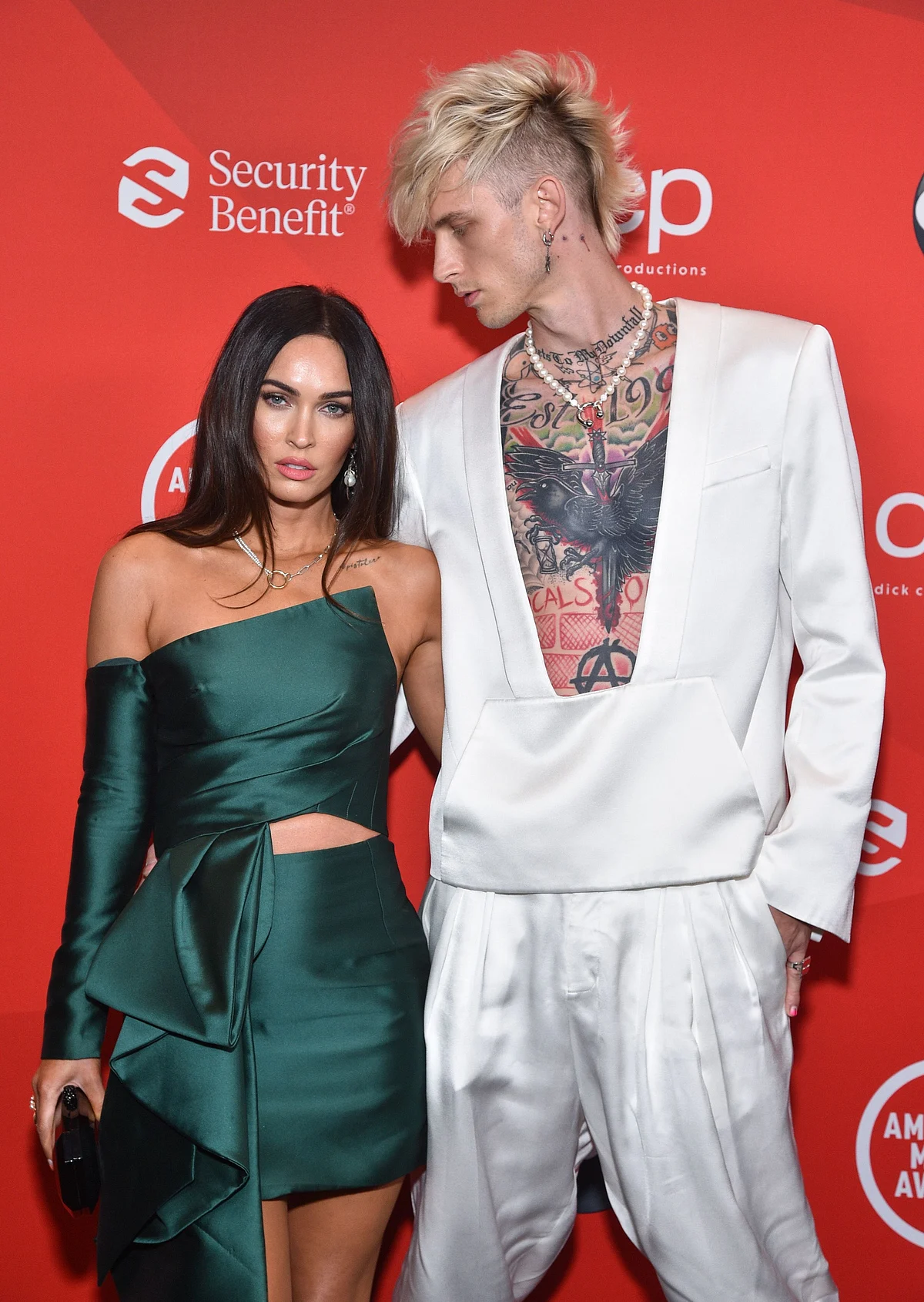 2020 AMAs: Megan Fox, Machine Gun Kelly make their red carpet debut as couple; see pics