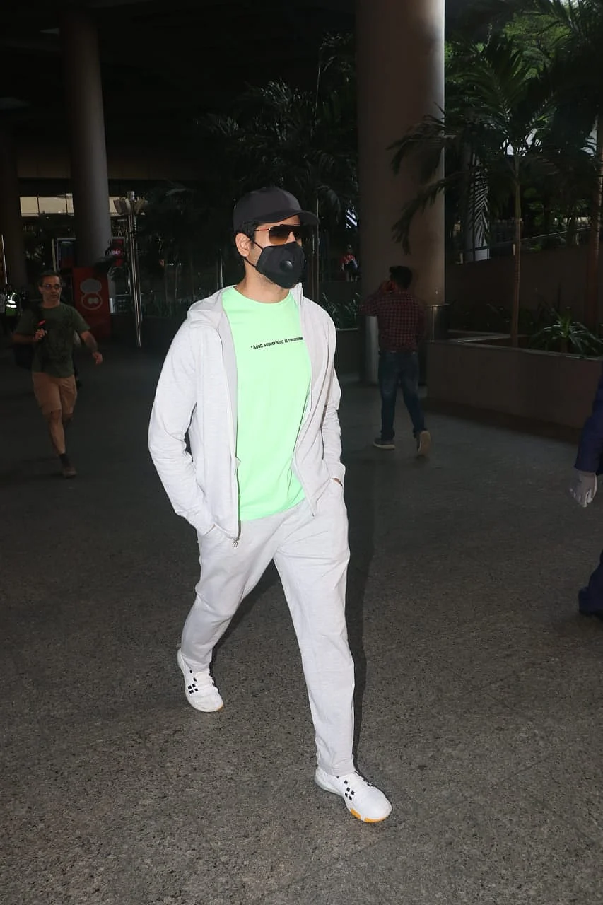 Siddharth Malhotra snapped at airport