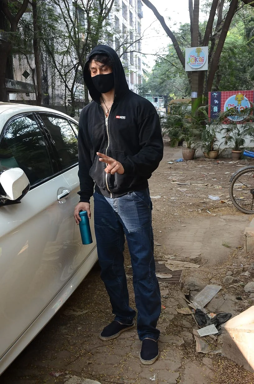 Tiger Shroff snapped at Avidesh studio in Juhu