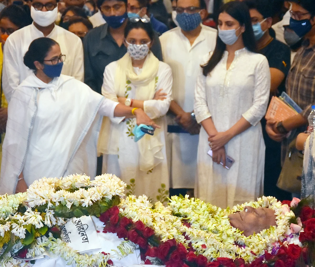 In Pics: Bengal bids tearful farewell to Soumitra Chatterjee
