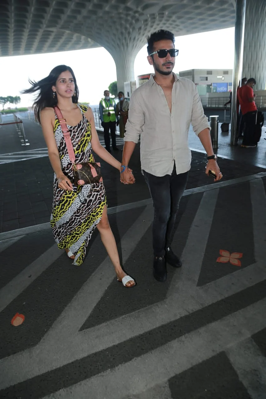 @sakshimalikk jetted off to Maldives with beau @santulkatahra