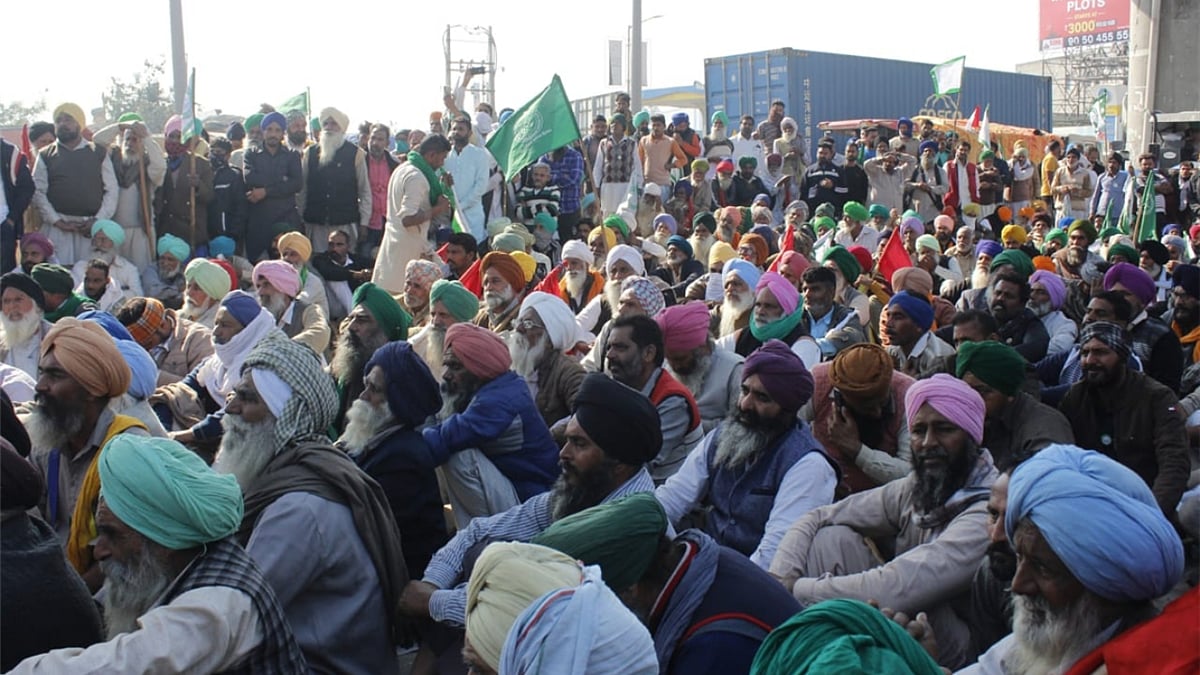 Farmers refuse to shift to Delhi's Burari ground, stage protest at Ghaziabad's UP Gate