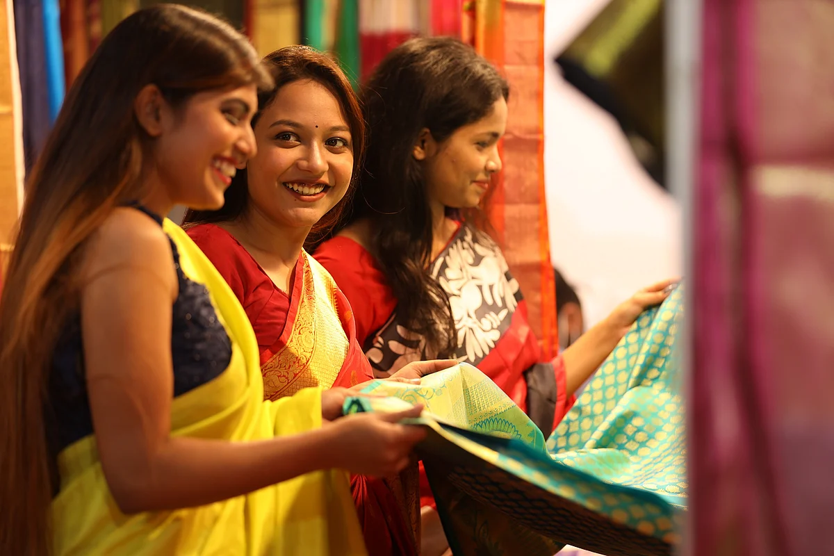 Bhopal: Artisans from 14 states showcase their work at Silk India exhibition