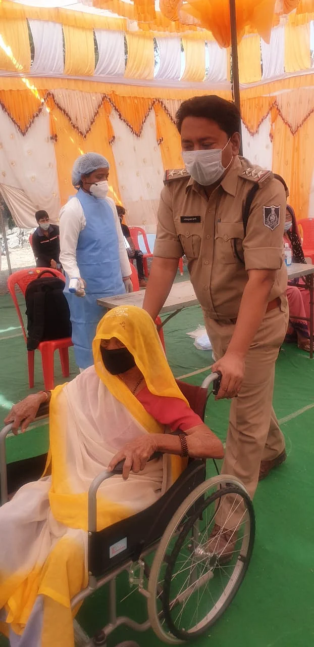 MP Bypolls: Battling coronavirus fear, voters cast votes; last hour reserved for COVID-19 patients