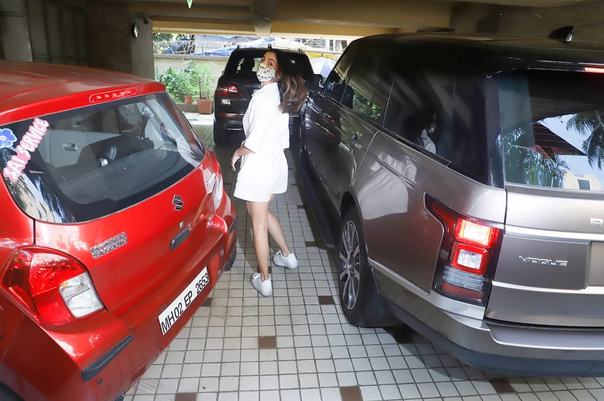 Celebrity Spotting: Kareena Kapoor, Taimur Ali Khan, Alia Bhatt and Ranbir Kapoor captured by shutterbugs