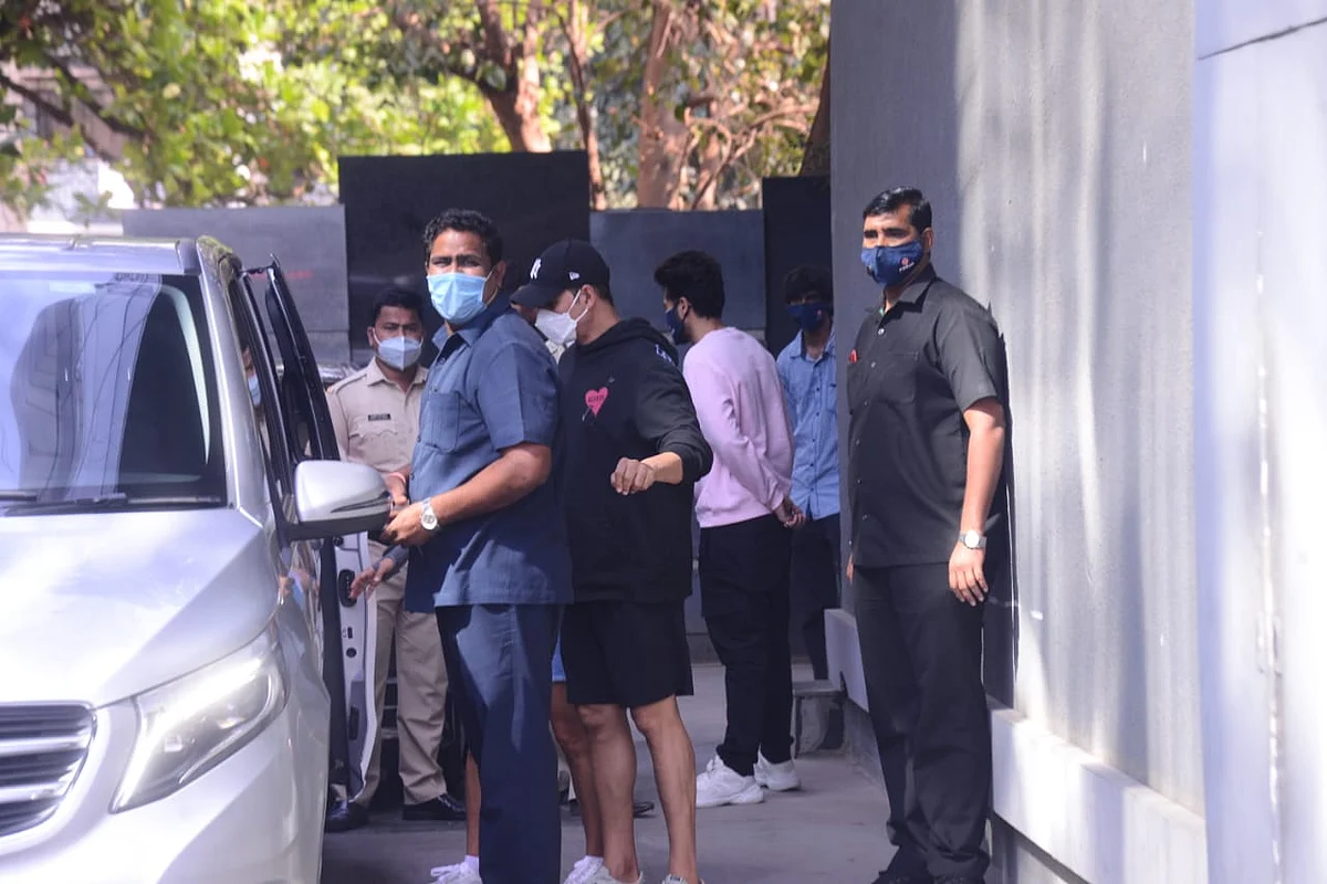 Celebrity Spotting: Kareena Kapoor, Taimur Ali Khan, Alia Bhatt and Ranbir Kapoor captured by shutterbugs