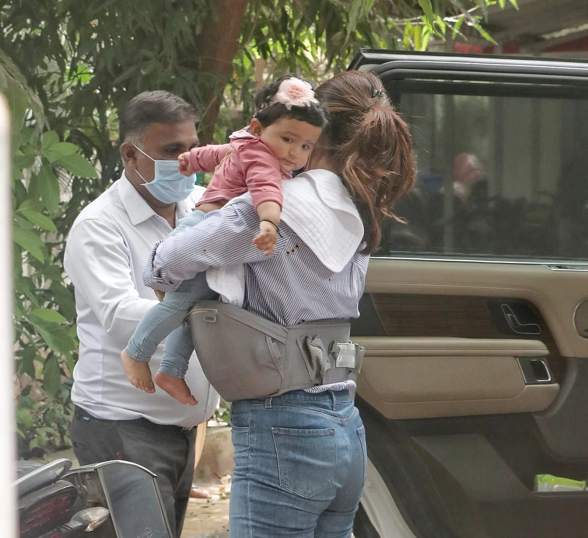 Cuteness Overload! Unseen pics of Shilpa Shetty Kundra’s baby girl Samisha captured by paparazzi
