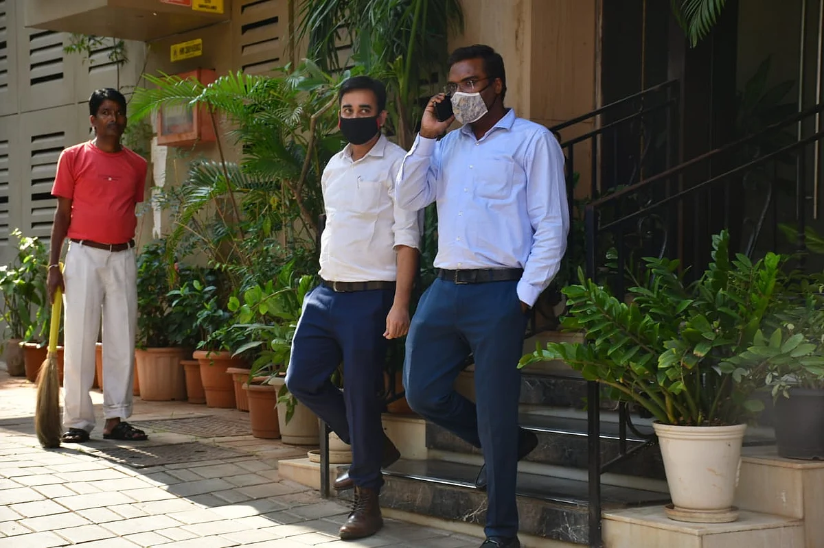 NCB officers leaving Arjun Rampal's Bnadra residence