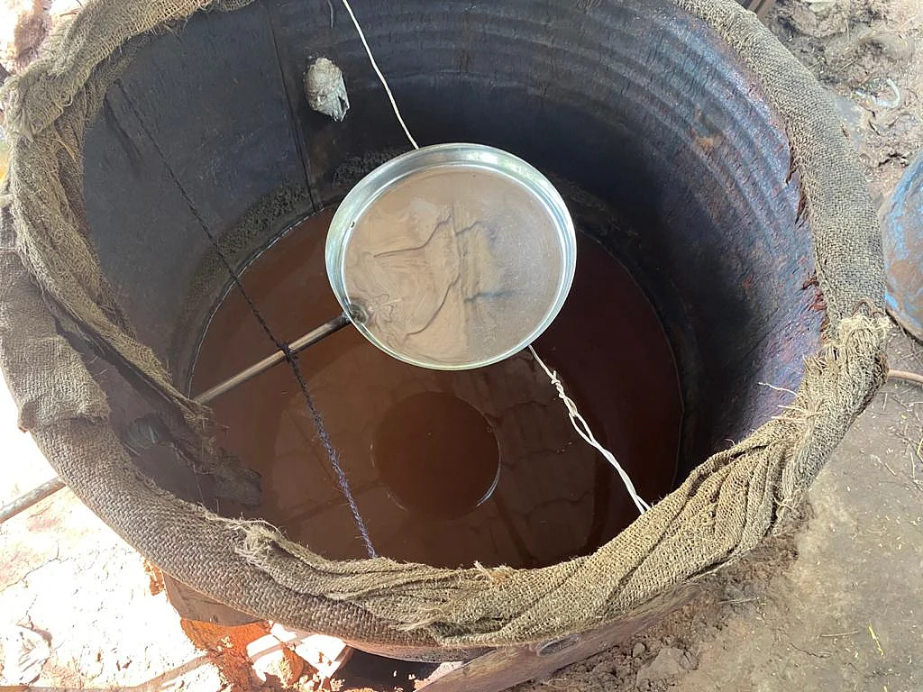 Mira Bhayandar: Cops bust massive gas-powered liquor brewing unit in Uttan