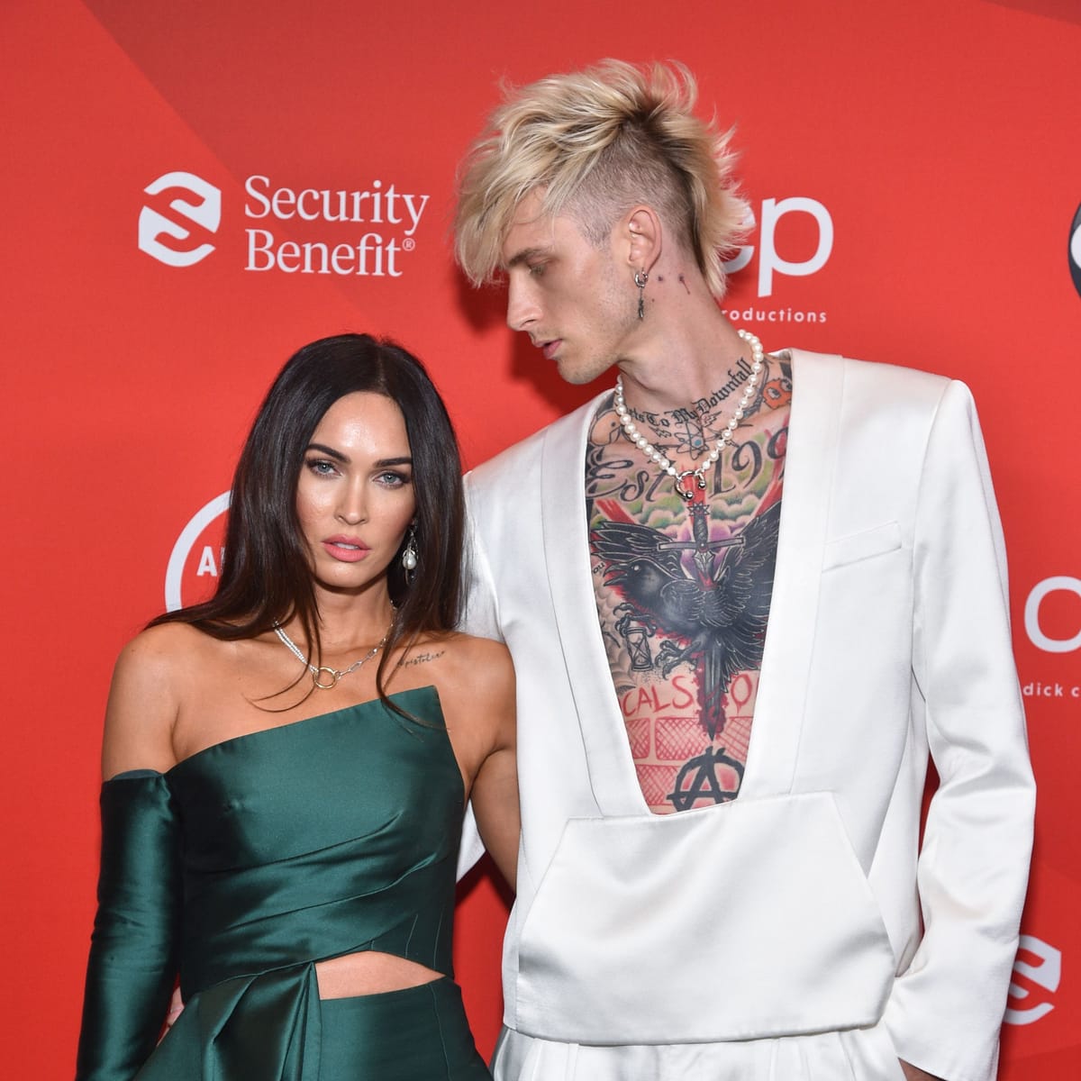 Megan Fox Debunks Engagement Rumours With Machine Gun Kelly It's like she had surgery to make herself ugly. megan fox debunks engagement rumours