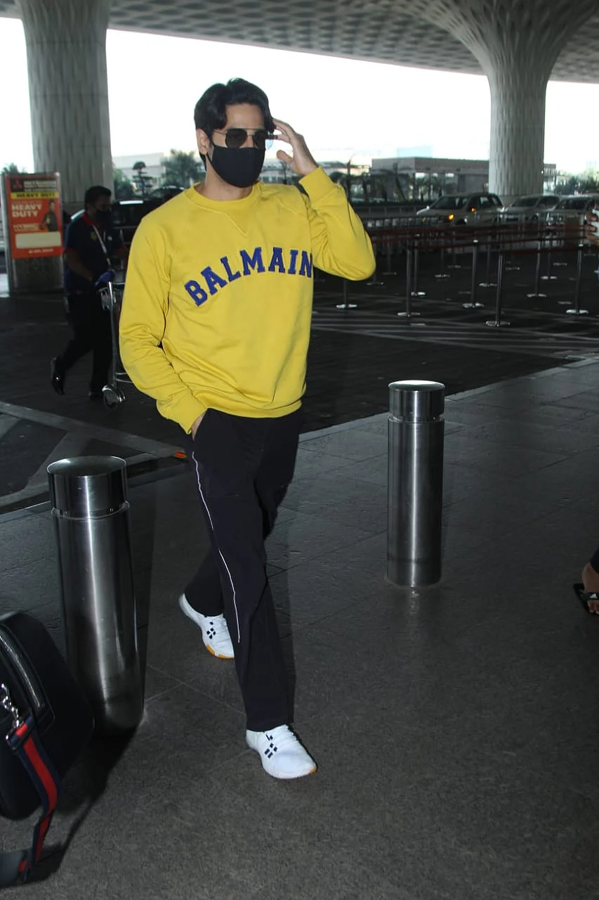 In Pics: Disha Patani, Sidharth Malhotra spotted at Mumbai airport; Farhan Akhtar visits father with Shibani Dandekar