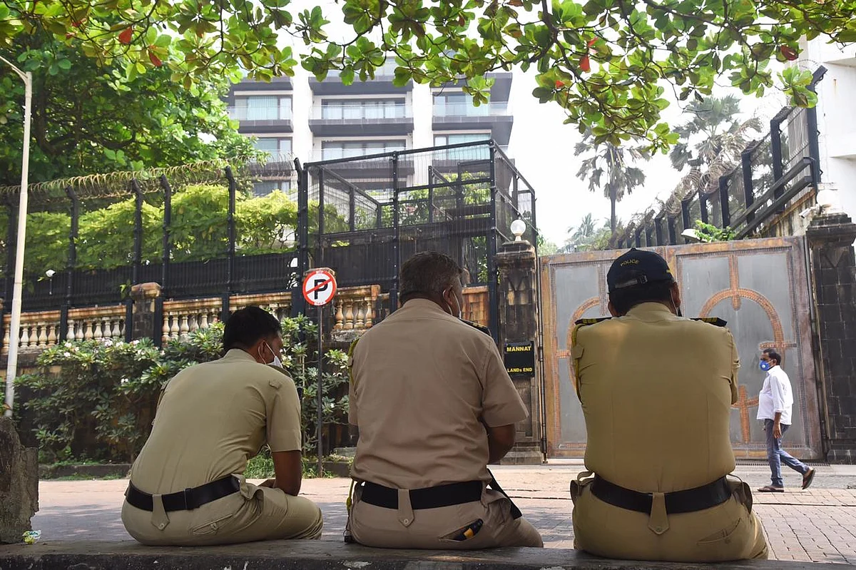 Pics: In a first, Shah Rukh Khan’s Mumbai abode Mannat remains vacant on his 55th birthday