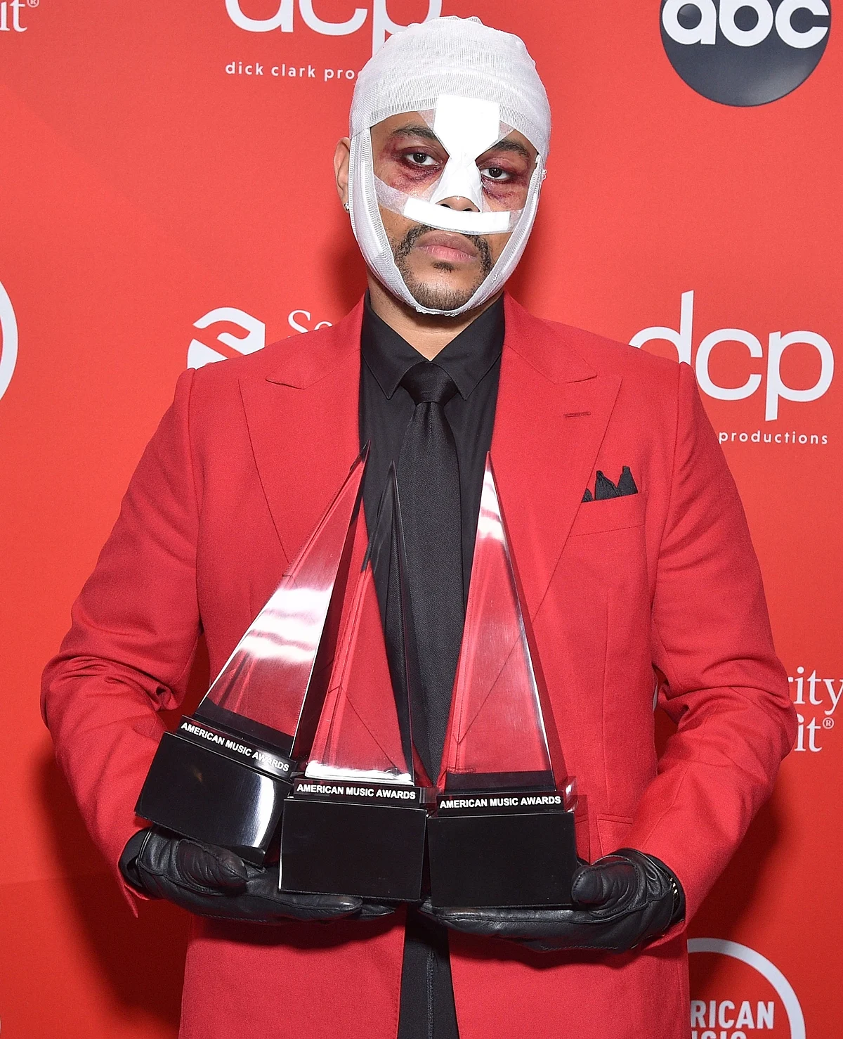 AMAs 2020: The Weeknd's 'mummified' look with a bandaged face turns into a meme
