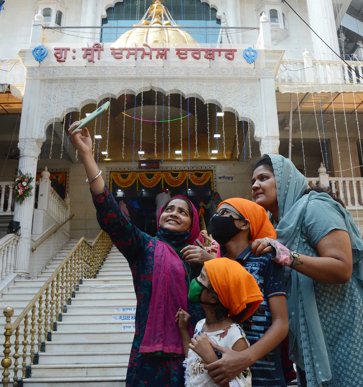 In Pics: How Mumbaikars celebrate Guru Nanak Jayanti amid pandemic