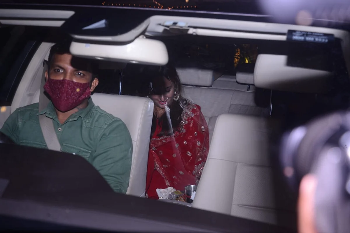 Unseen Pics: Natasha Dalal fasts on her first Karva Chauth for beau Varun Dhawan