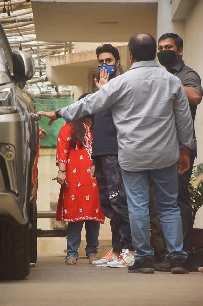 Celebrity Spotting: Kareena Kapoor, Taimur Ali Khan, Alia Bhatt and Ranbir Kapoor captured by shutterbugs