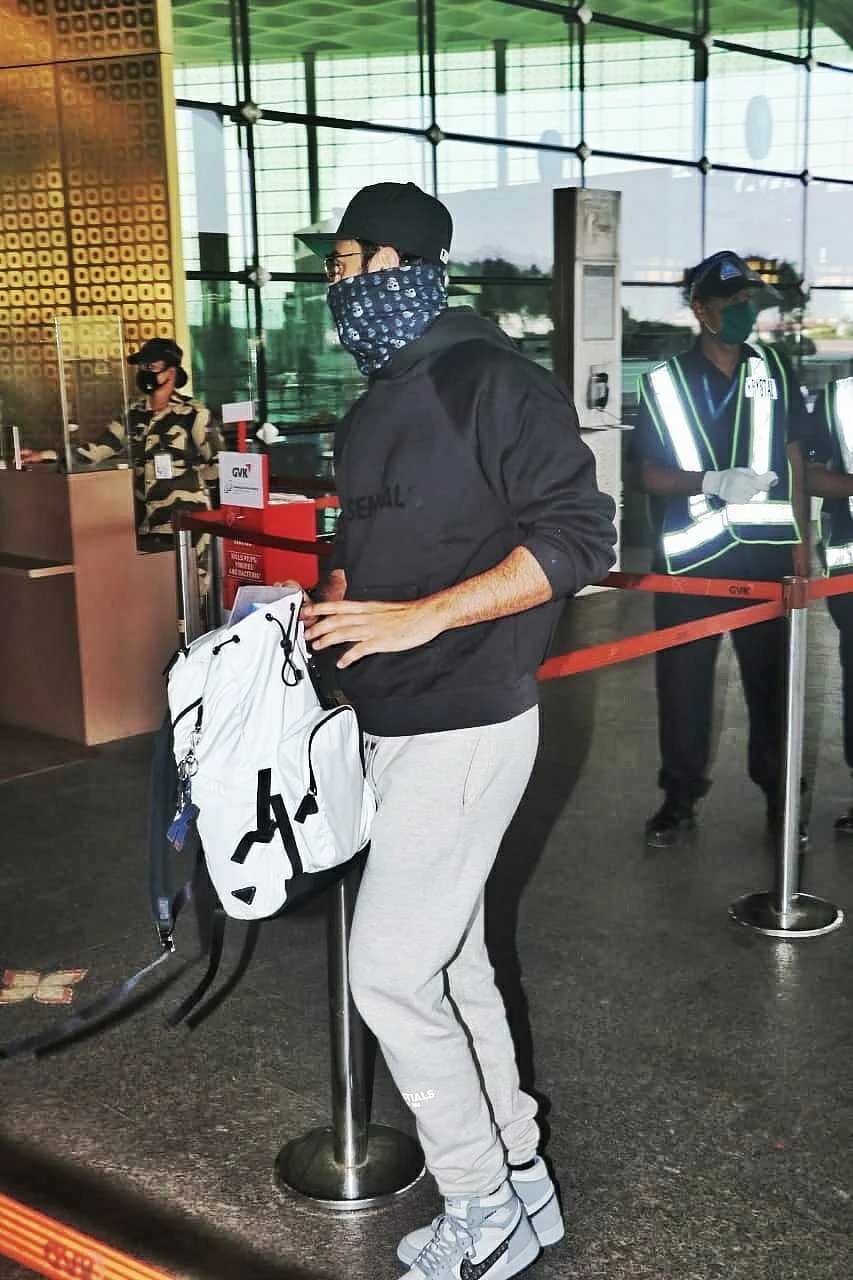 In Pics: Ranbir Kapoor, Deepika Padukone, Malaika Arora and others captured by shutterbugs in Mumbai