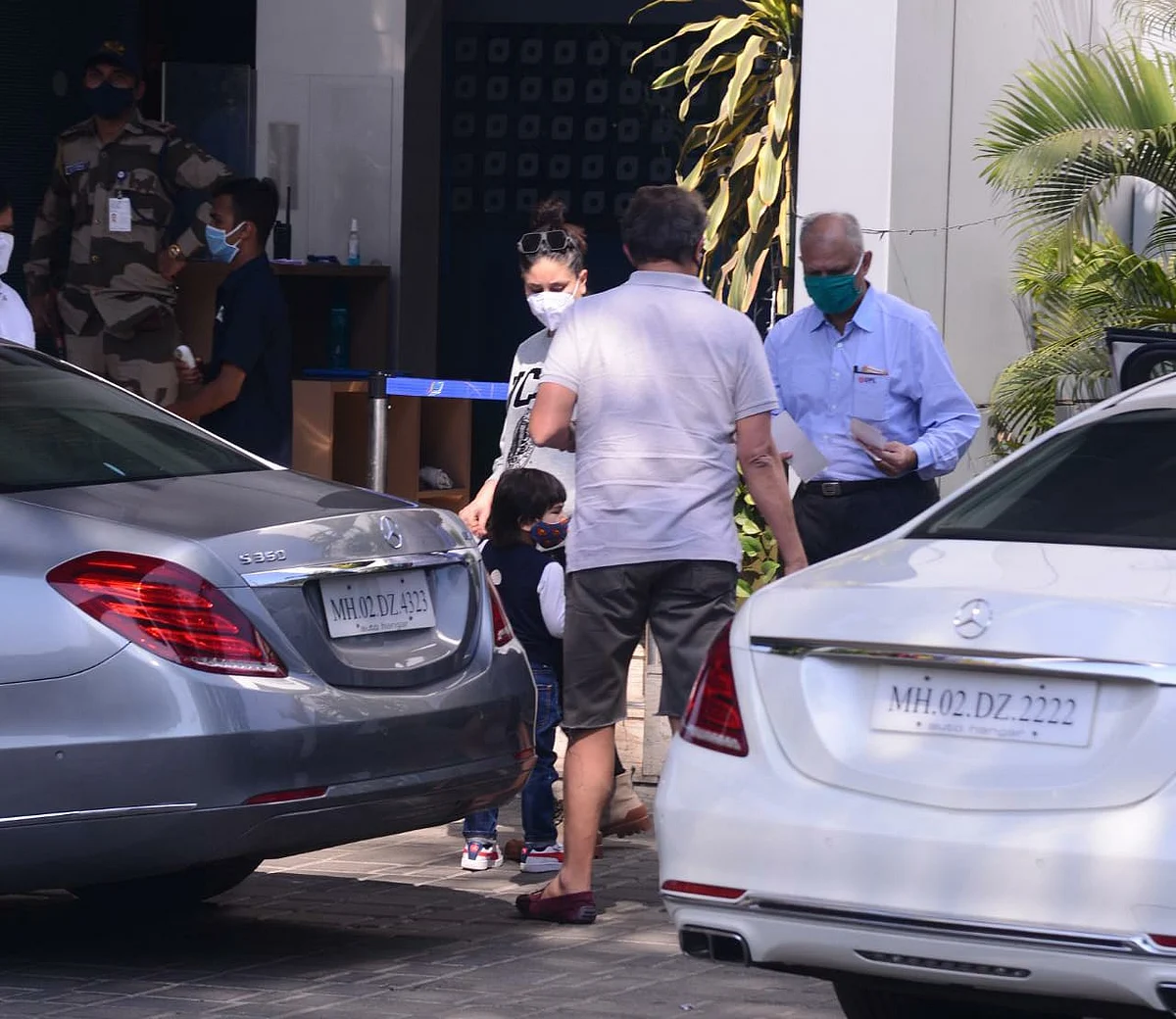 Celebrity Spotting: Kareena Kapoor, Taimur Ali Khan, Alia Bhatt and Ranbir Kapoor captured by shutterbugs