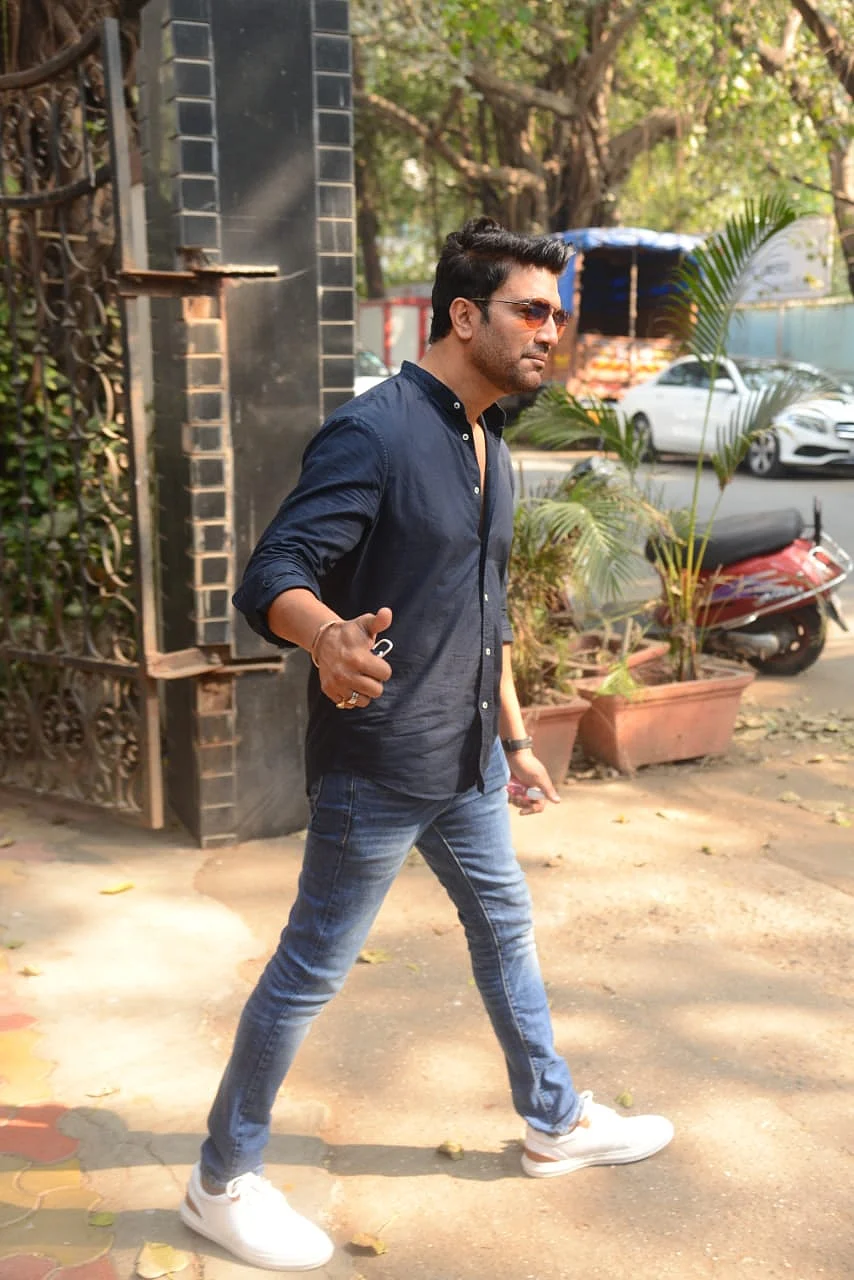 Sharad Kelkar at Zee TV office